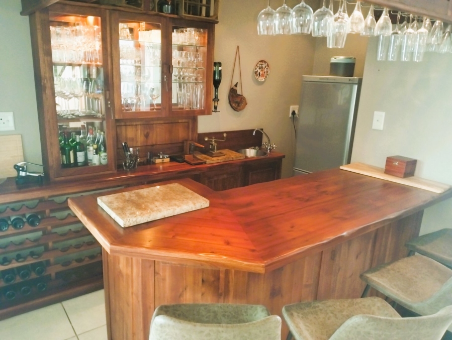 To Let 4 Bedroom Property for Rent in Outeniqua Strand Western Cape